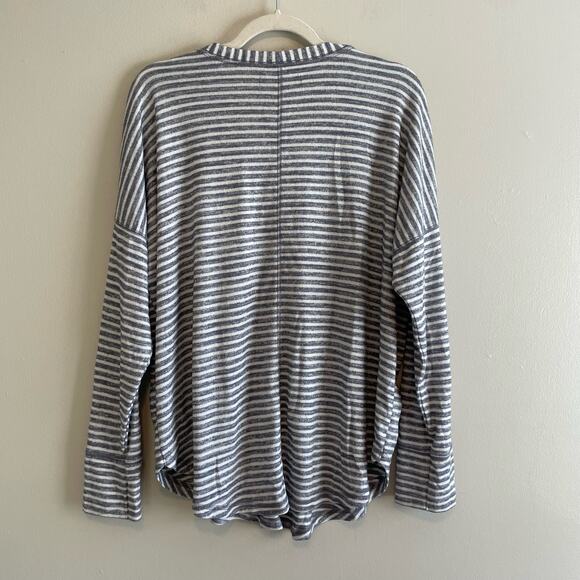 Abercrombie & Fitch Size L Gray Stripe Slouchy Cardigan Long Sleeves - Picture 2 of 7